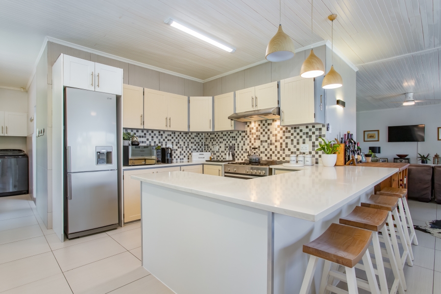 5 Bedroom Property for Sale in Uitsig Western Cape